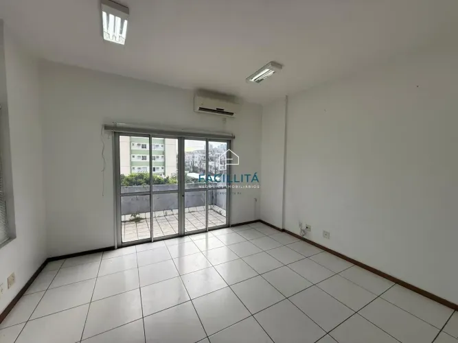Vendo sala comercial na Chapada com 50m²,1 lavabo no Edifício Empire Center - Manaus/AM