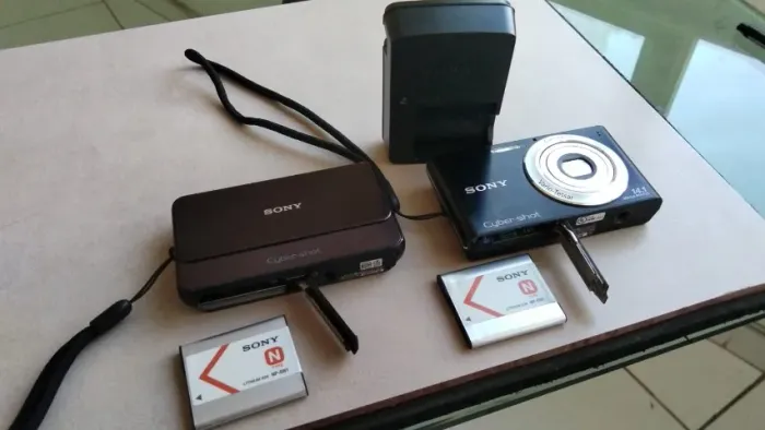 2 Cameras Sony 14.1 MP DSC T-99 sem caneta e cabo steady shot DSC W 320