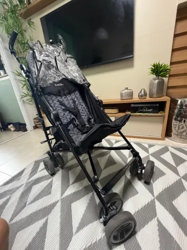 Carrinho de bebê tipo guarda chuva