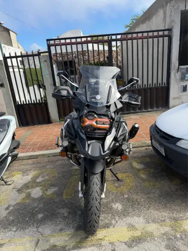 BMW 1250 moto quase zero .