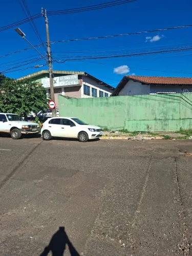 galpão/casa esquina com 525 m2 de terreno área central próximo a Calógeras