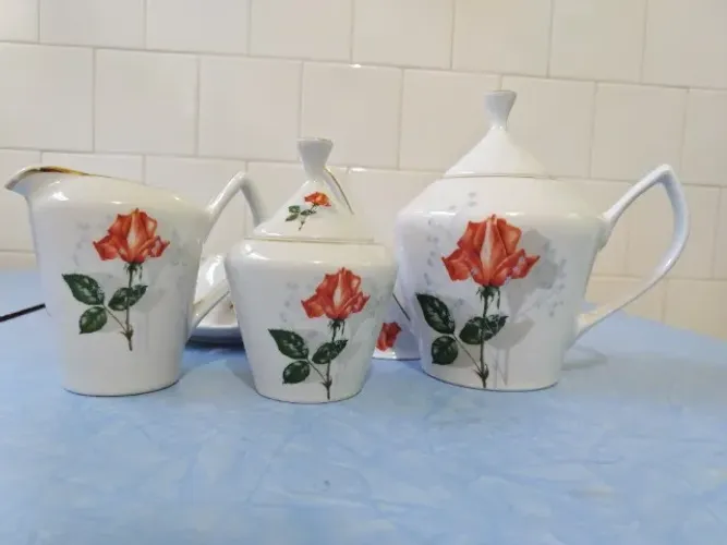 Lindo  e perfeito jogo de porcelana década de 60