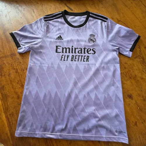 Camisa de time original Real Madrid 2022/23
