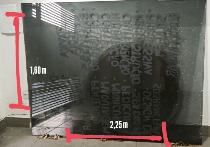 Vitrine fumê (vidro)