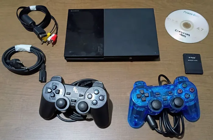 PlayStation 2 Slim Desbloq. + 2 Controles Novos + Memory Card - R$ 380