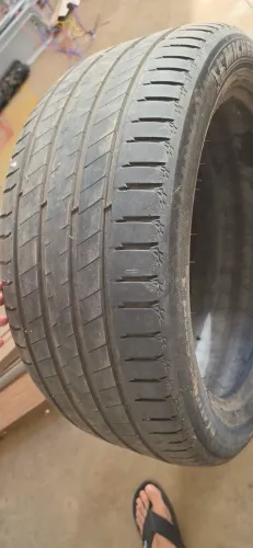 Pneu Michelin 275/45/20