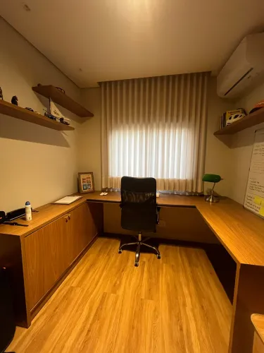 Mesa com armário para escritório 