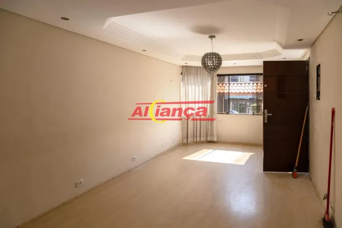 Sobrado 220m², com 3 quartos para locação Gopoúva - Guarulhos R$5.250,00