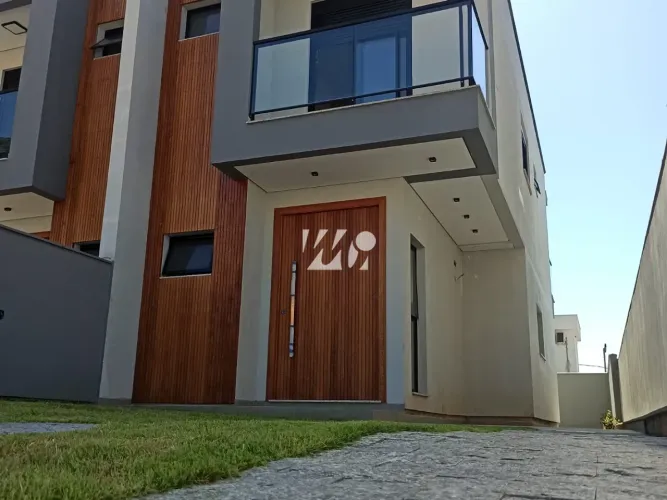 Sobrado Geminado 3 Quartos com Piscina - São Sebastião - mrt
