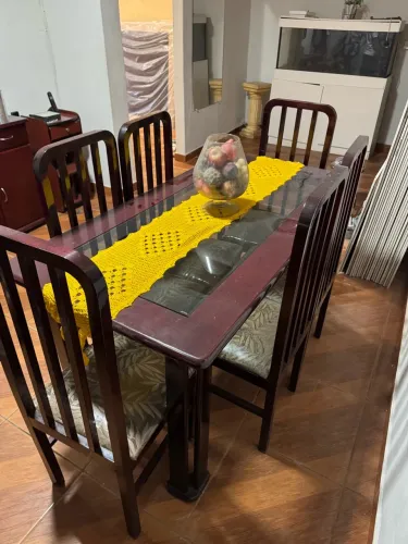 mesa com cadeiras
