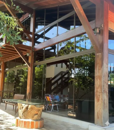 Á Venda Casa em Condomínio de Alto Padrão