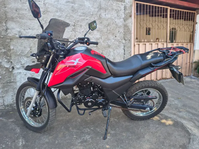 Moto nova somente 1.600 km rodados somente pix!