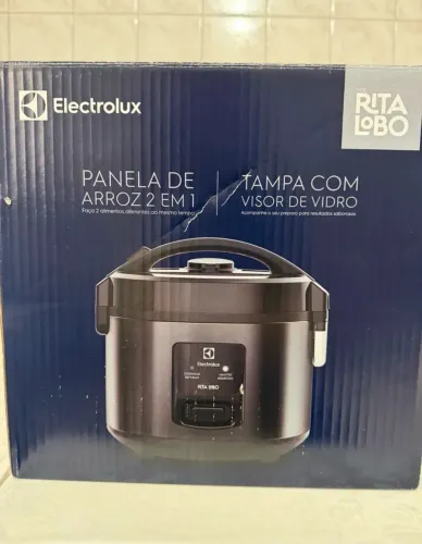 Panela de Arroz Elétrica Electrolux por Rita Lobo 2L Preta Efficient Visor Glass (ERC10)