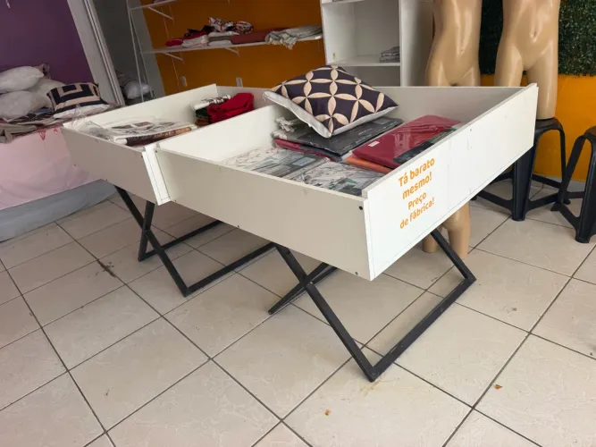VENDO CESTO EXPOSITOR PARA LOJA