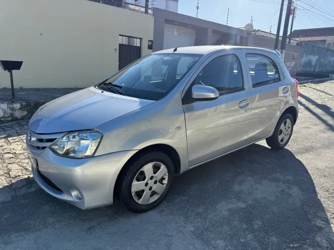 Toyota Etios X 1.3 Flex 16V 5P Mec. 2015