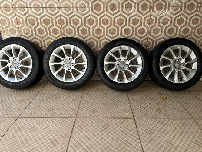 Jogo de rodas + pneus 205/55R16 original da audi 