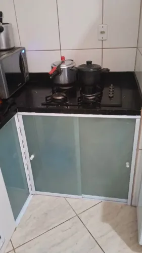 Armário de pia em vidro