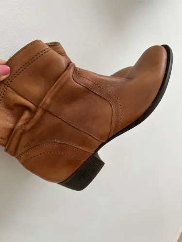 Bota cano curto couro (Arezzo)