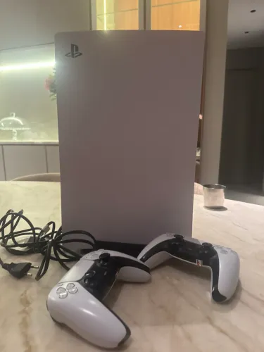     PS5 Seminovo com 2 Controles e Cabos