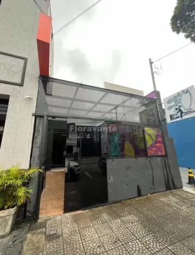 Casa comercial duplex para locação.