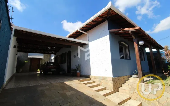 Linda Casa 3 Quartos no Bairro Filadélfia em Betim