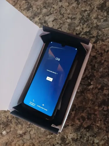 Celular moto e6i 32gb com carregador original top 250,00