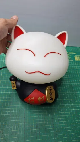abajur ou luminária em formato de gato da sorte japonês  Maneki-Neko