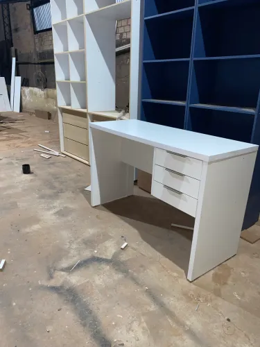Mesa pra escritório/estudos