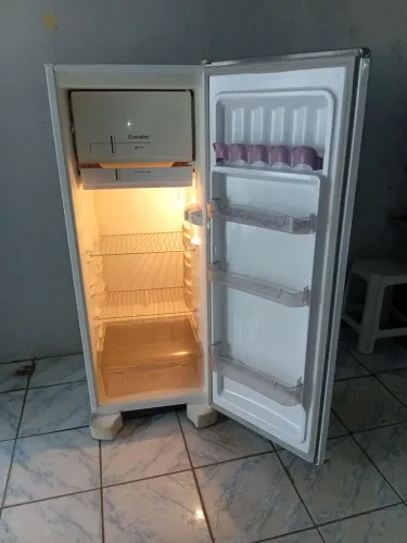 Geladeira Esmaltec, liga só não está gelando
