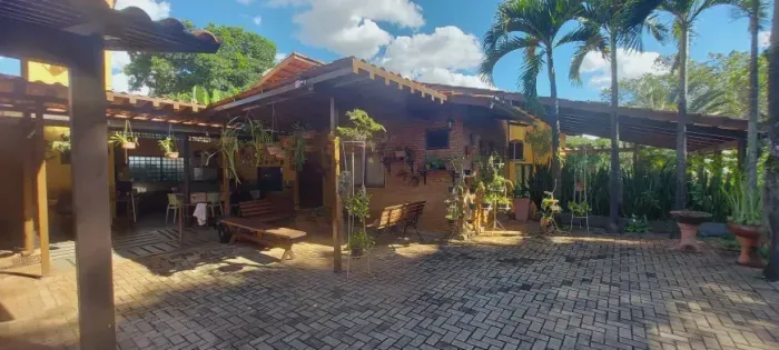 Chácara em Goiânia de 5.000m², Arborizada, toda gramada, com pomar e local pra horta - Goi