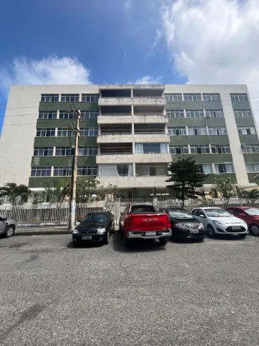 APARTAMENTO 3/4 COM SUÍTE E VARANDA NA PITUBA