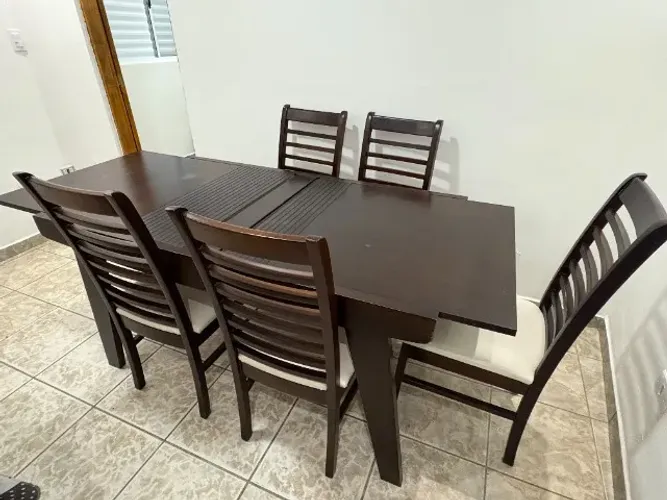 Mesa de jantar extensível (abre e fecha)