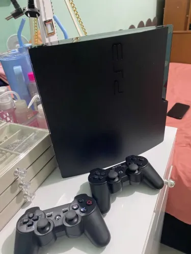 PS3 SLIM desbloqueado 500GB 22 jogos já instalados, 2 controles