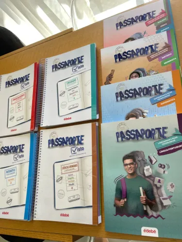 Livros e apostilas 3°ano Ensino médio Coleção Passaporte EDEBÊ