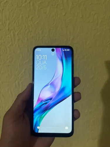 Smartphone em bom estado.
