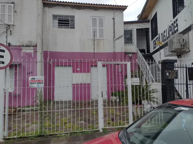 SALA COMERCIAL NA PARTE TÉRREA DE FRENTE PARA GERMANO HASSLOCHER, COM UMA SALA GRANDE E UM