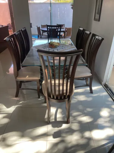 Mesa com 8 cadeiras
