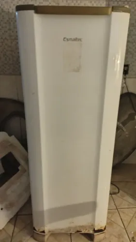Geladeira Esmaltec funcionando perfeitamente 