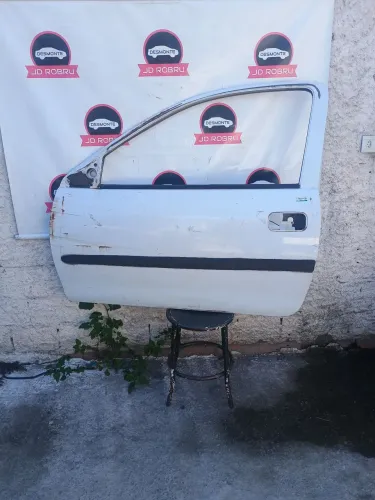 Porta dianteira esquerda pickup Corsa 