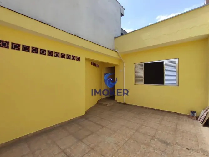Casa térrea (compartilhada) em Ferraz de Vasconcelos/SP; 1 dormitório; 1 vaga.
