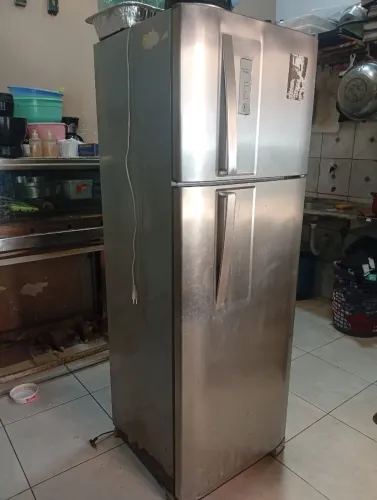 Geladeira 310 LT 