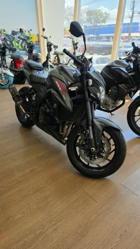 MOTO SUZUKI GSX-S 750