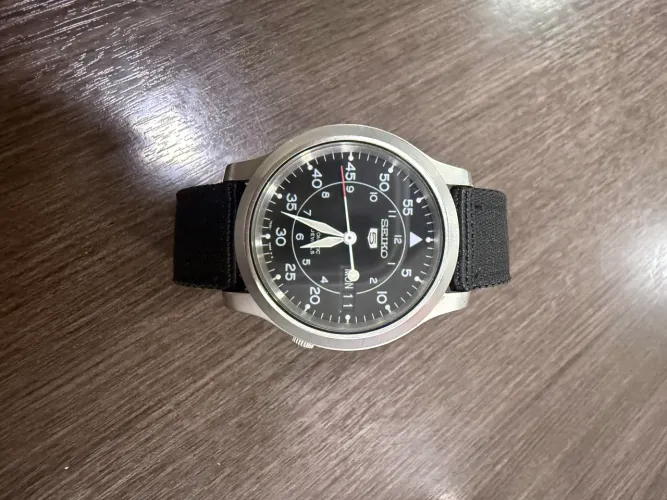 Relógio Seiko S5 automático 37mm militar