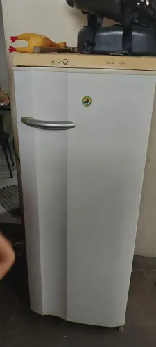 Vende se geladeira eletrolux