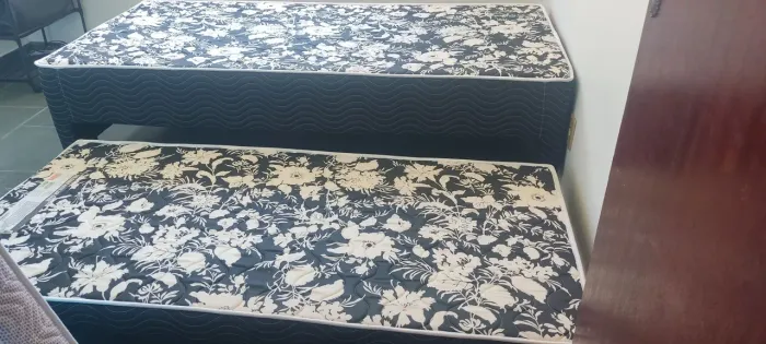 Cama box solteiro c/cama auxiliar.