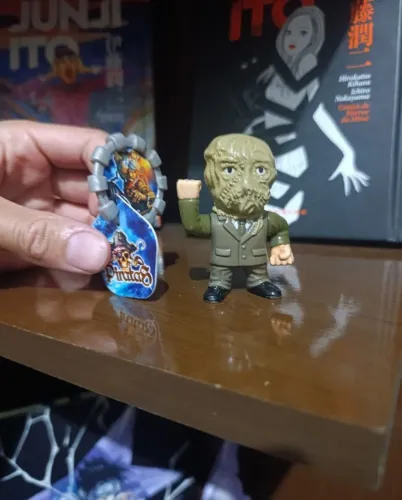 Miniatura batman espantalho -cereal 2008 + tazo estilingue