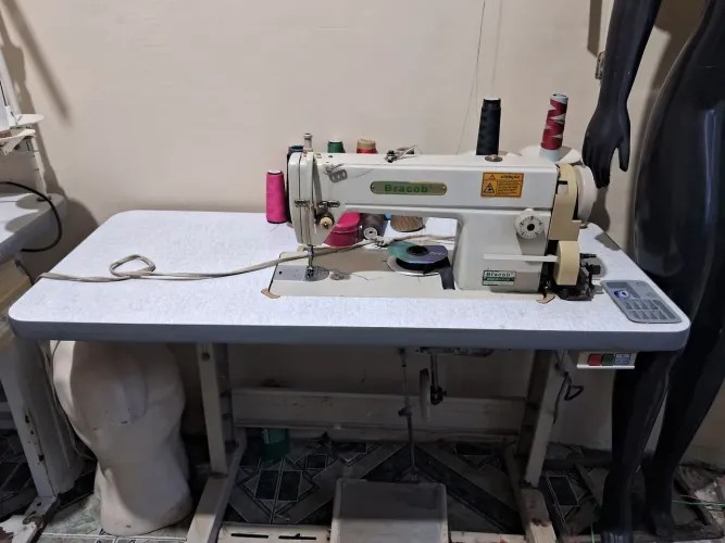 Vende-se máquina galoneira e reta industrial em boas condições