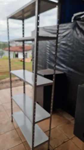 Estante aço 0,92x0,30x2,00 com 5 bandejas semi nova