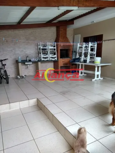 CASA NO GOPOÚVA EM RUA TRANQUILA - - 3 DORMITÓRIOS - 700 MIL REAIS