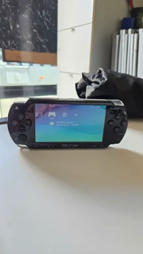 PSP 2000 "Em Otimo Estado" +1 carregador original +1cartao sd original sony com jogos!!